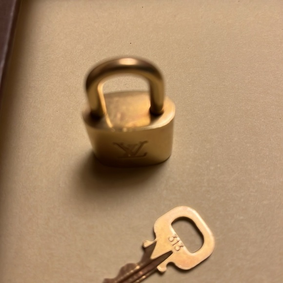 Louis Vuitton Lock and Key Set. Gently used. #313 - Picture 4 of 4